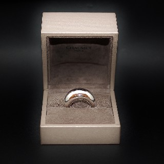 Bague Chaumet " Anneau" en or gris 18k Grand modèle. taille 51.