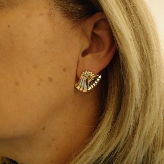 Boucles d'oreilles en or rose 18k avec Diamants Vers 1940. Motif éventail.