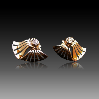 Boucles d'oreilles en or jaune 18k et platine avec Diamants Vers 1940. Motif éventail. Boucles d'oreilles en or jaune 18k et platine avec Diamants Vers 1940. Motif éventail.