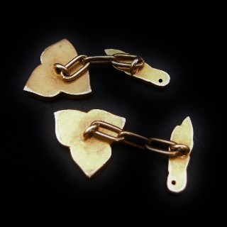 Boutons de Manchettes en or 18k vers 1900. "Motifs Feuilles"