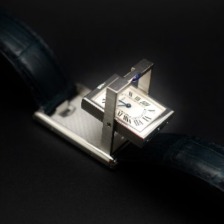 Montre Cartier Tank Basculante Médium Quartz en acier Vers 2000.