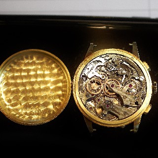 Montre Angelus Vintage Chronodato Triple Date Or jaune 18k mécanique Vers 1945. Montre Angelus Vintage Chronodato Triple Date Or jaune 18k mécanique Vers 1945.