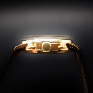 Montre Angelus Vintage Chronodato Triple Date Or jaune 18k mécanique Vers 1945. Montre Angelus Vintage Chronodato Triple Date Or jaune 18k mécanique Vers 1945.