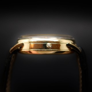 Montre Angelus Vintage Chronodato Triple Date Or jaune 18k mécanique Vers 1945. Montre Angelus Vintage Chronodato Triple Date Or jaune 18k mécanique Vers 1945.