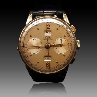 Montre Angelus Vintage Chronodato Triple Date Or jaune 18k mécanique Vers 1945.