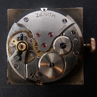 Montre Zenith Vintage Carrée Or 18k Automatique Vers 1960.