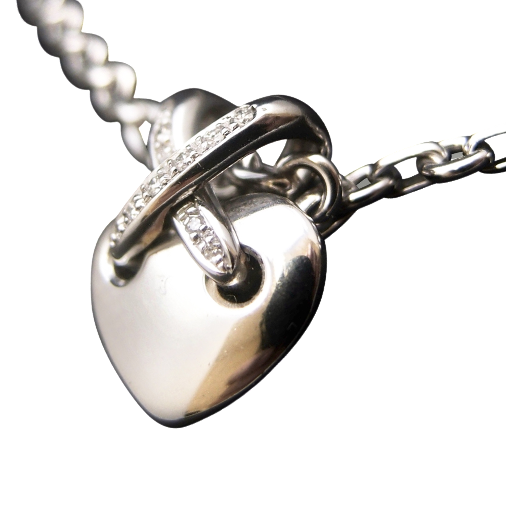 Collier Pendentif ChaumetCoeur "Lien" or gris 18k diamants de 1999. Collier Pendentif ChaumetCoeur "Lien" or gris 18k diamants de 1999.