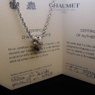 Collier Pendentif  ChaumetCoeur "Lien" or gris 18k diamants de 1999.