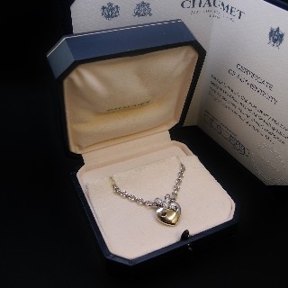 Collier Pendentif ChaumetCoeur "Lien" or gris 18k diamants de 1999. Collier Pendentif ChaumetCoeur "Lien" or gris 18k diamants de 1999.