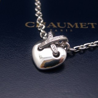 Collier Pendentif ChaumetCoeur "Lien" or gris 18k diamants de 1999. Collier Pendentif ChaumetCoeur "Lien" or gris 18k diamants de 1999.
