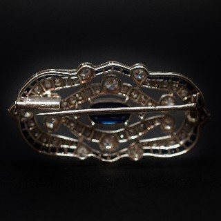 Broche en Or 18k et Platine Art Déco avec saphirs et Diamants. Broche en Or 18k et Platine Art Déco avec saphirs et Diamants.