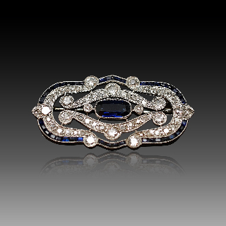 Broche en Or 18k et Platine Art Déco avec saphirs et Diamants. Broche en Or 18k et Platine Art Déco avec saphirs et Diamants.