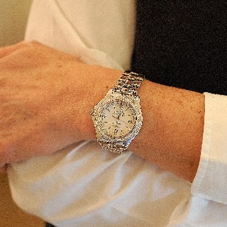 Montre Breitling "Colt Oceane" dame en acier quartz . Lunette Diamants.