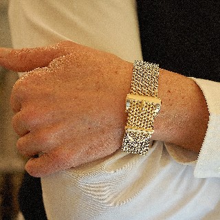 Montre Bracelet Ceinture signée Rolex vers 1960 en or rose 18k mécanique.