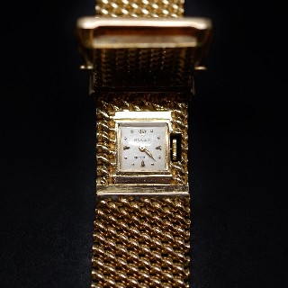 Montre Bracelet Ceiture signée Rolex vers 1960 en or rose 18k mécanique.