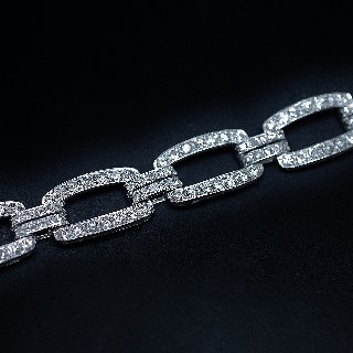  Bracelet Art Déco platine et diamants ronds avec 8.30 cts, vers 1925.