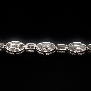 Bracelet en or gris 18 carats avec 4.09 Cts de Diamants