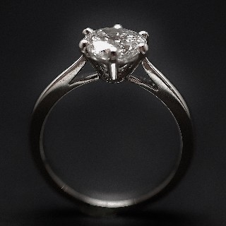 Solitaire en platine avec Diamant brillant de 1.37 Cts D-VVS2 .