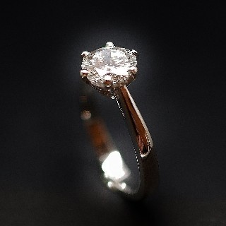 Solitaire en platine avec Diamant brillant de 1.37 Cts D-VVS2 .