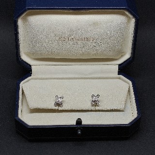 Boucles Oreilles  Chaumet "Lien" or gris 18k diamants vers 2010.