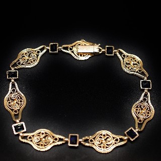 Bracelet Vintage en or jaune 18K avec Saphirs Vers 1900  . Poids: 13,10 gr 