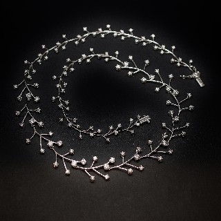 Collier en or gris 18k avec Diamants brillants . Collier en or gris 18k avec Diamants brillants .