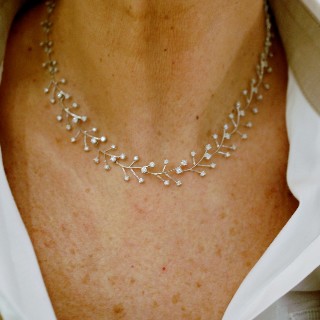 Collier en or gris 18k avec 3,0 Cts de Diamants brillants  .