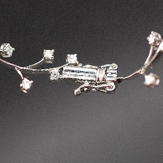 Collier en or gris 18k avec 3,0 Cts de Diamants brillants . Collier en or gris 18k avec 3,0 Cts de Diamants brillants .