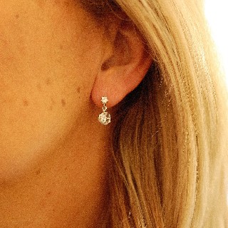  Boucles d'oreilles Dormeuses en or gris 18k et Platine vers 1930 avec Diamants.