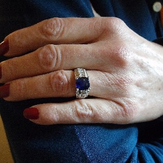 Bague Or gris 18 k Saphir 3.3 Ct Naturel non Chauffé Royal blue et Diamants .