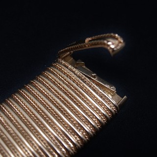  Bracelet "manchette" spirotube plat en or jaune 18 Carats .66.6 gr. vers 1950