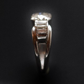 Solitaire en platine avec Diamant brillant 1.54 Cts qualité J-VVS2 .