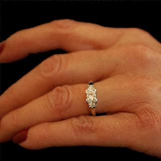 Solitaire Diamant Princesse de 0.71 Cts G-VVS2. Or gris 18k .Taille 52.