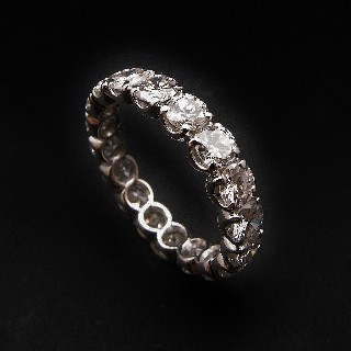 Alliance or gris 18k avec 2.80 Cts de Diamants Brillants G-VS. Taille 53-54.