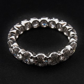 Alliance or gris 18k avec 2.80 Cts de Diamants Brillants G-VS. Taille 53-54.