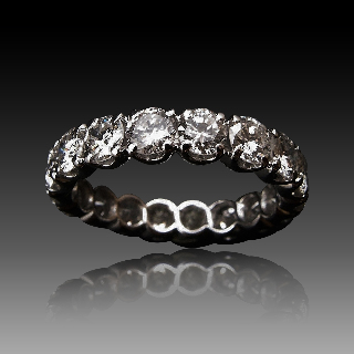 Alliance or gris 18k avec 2.80 Cts de Diamants Brillants G-VS. Taille 53-54.