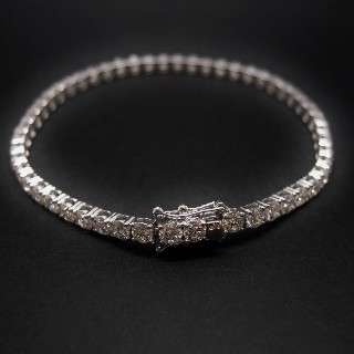 Bracelet ligne en or gris 18k avec 7.01 Cts de Diamants brillants Extrablancs.