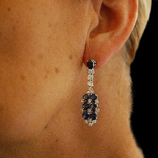 Boucles d'oreilles Pendantes en Platine avec Saphirs et Diamants.