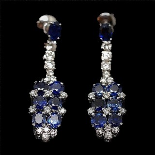 Boucles d'oreilles Pendantes en Platine avec Saphirs et Diamants.