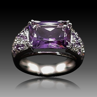 Bague Mauboussin "Ma princesse d'amour" Or Gris 18k Améthystes, Diamants. Taille 51.