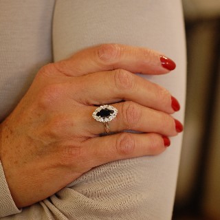 Bague en or gris 18k avec saphir fin et diamants .Taille 53 Bague en or gris 18k avec saphir fin et diamants .Taille 53