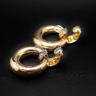 Boucles d'oreilles Créoles Chaumet Clips en or 18k vers 2000.