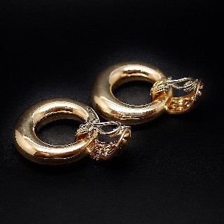 Boucles d'oreilles Créoles Chaumet Clips en or 18k vers 2000.