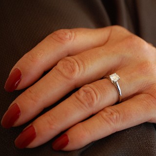 Solitaire Cartier Platine, Diamant 0,70 ct H-VS1 (GIA)   de 2009  Taille 53.