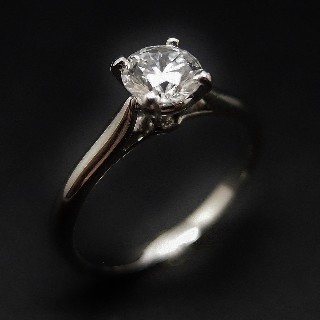 Solitaire Cartier Platine, Diamant 0,70 ct H-VS1 (GIA)   de 2009  Taille 53.