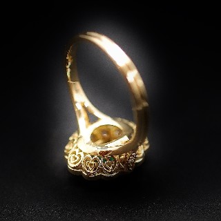 Bague en or jaune 18k avec Emeraude et diamants .Taille 57