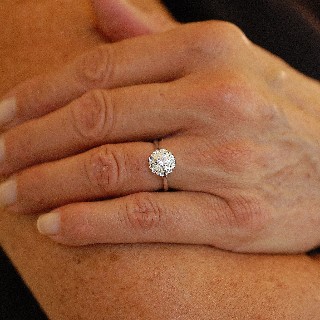 Solitaire en platine avec Diamant brillant de 1.67 Cts I-SI2 . Solitaire en platine avec Diamant brillant de 1.67 Cts I-SI2 .