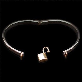 Bracelet Louis Vuitton en or gris 18k massif  "Lockit". Taille 15.