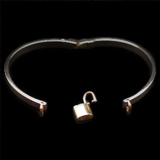 Bracelet Louis Vuitton en or gris 18k massif Lockit. Taille 15.