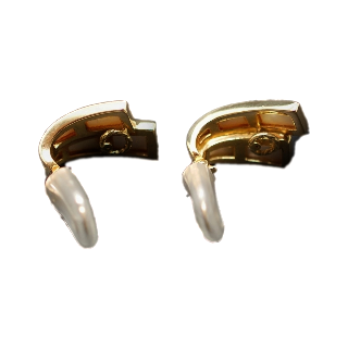 Boucles d'oreilles "Mauboussin" Clips en or 18k avec nacre vers 1980.